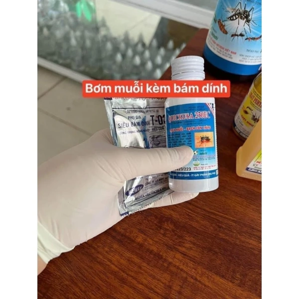 Mùi thơm được thêm vào thuốc diệt muỗi không chỉ nhằm tạo cảm giác dễ chịu mà còn là chiến lược marketing giúp sản phẩm “được chú ý” hơn trên kệ bán hàng. (Ảnh 2) Mùi thơm được thêm vào thuốc diệt muỗi không chỉ nhằm tạo cảm giác dễ chịu mà còn là chiến lược marketing giúp sản phẩm “được chú ý” hơn trên kệ bán hàng. (Ảnh 2)