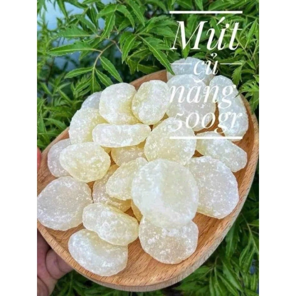 Mứt đã xuất hiện trong các dịp lễ hội Việt Nam từ lâu đời, đặc biệt là Tết Nguyên Đán – thời điểm mà mọi người tập trung lại quanh mâm cỗ, chia sẻ niềm vui và lời chúc tốt lành. (Ảnh 2) Mứt đã xuất hiện trong các dịp lễ hội Việt Nam từ lâu đời, đặc biệt là Tết Nguyên Đán – thời điểm mà mọi người tập trung lại quanh mâm cỗ, chia sẻ niềm vui và lời chúc tốt lành. (Ảnh 2)