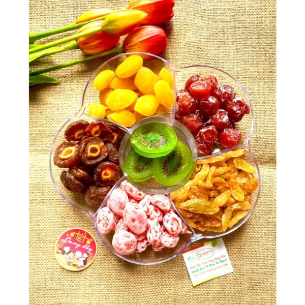 Dưới đây là một kịch bản thực tế áp dụng những kiến thức trên vào việc bảo quản Mứt Tết Khay Mứt Hoa Mai Mix 6 Vị (kích thước 800 g) mà không gây cảm giác bán hàng quá mức. (Ảnh 5)