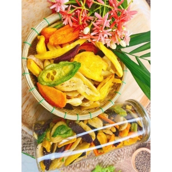 Được chế biến từ 100% nông sản Đà Lạt và áp dụng công nghệ sấy tiên tiến, sản phẩm này đã tối ưu hoá quy trình để giảm độ ẩm tối đa mà vẫn giữ được độ dẻo và vị tự nhiên. (Ảnh 5)