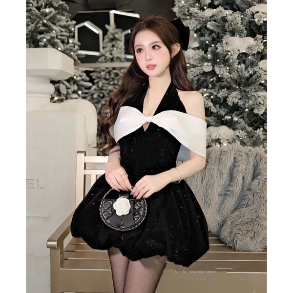 Trong danh mục váy sang trọng, nhung kim tuyền là một lựa chọn khá độc đáo, được sử dụng trong mẫu VÁY/ĐẦM NHUNG KIM TUYẾN CÁCH ĐIỆU NƠ VAI XINH XẮN của OPÉN DESIGN. (Ảnh 2)