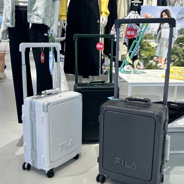 Vali FILA Size 20 mang đến sự cân bằng giữa phong cách và chức năng. (Ảnh 5)
