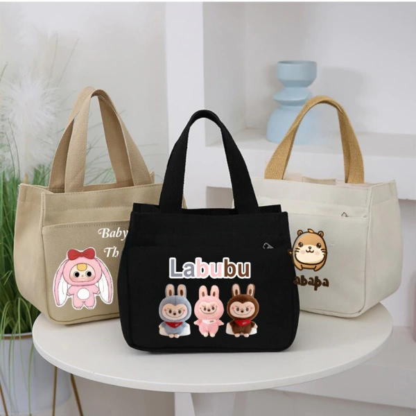 Đối với những ai muốn tối đa hoá tính năng của ngăn phụ, một lựa chọn đáng cân nhắc là túi đựng hộp cơm mini đa năng 2 ngăn được làm từ vải canvas, có khóa kéo và quai xách chắc chắn. (Ảnh 4) Đối với những ai muốn tối đa hoá tính năng của ngăn phụ, một lựa chọn đáng cân nhắc là túi đựng hộp cơm mini đa năng 2 ngăn được làm từ vải canvas, có khóa kéo và quai xách chắc chắn. (Ảnh 4)