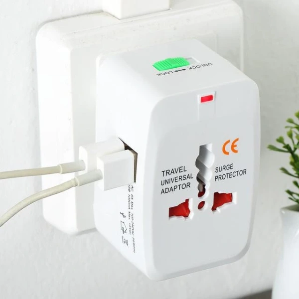 Ngỡ nghĩ chỉ cần một ổ cắm điện đa năng du lịch, nhưng vị trí cổng sạc USB lại gây bất ngờ mỗi chuyến đi - Ảnh 5 Ngỡ nghĩ chỉ cần một ổ cắm điện đa năng du lịch, nhưng vị trí cổng sạc USB lại gây bất ngờ mỗi chuyến đi - Ảnh 5