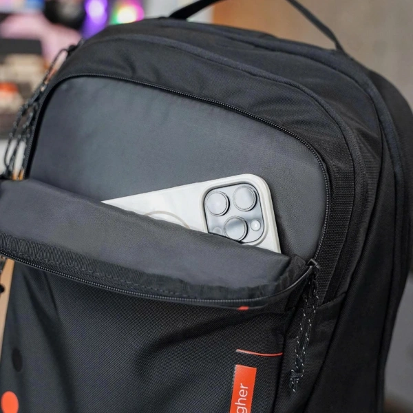 Hier Active Backpack được thiết kế với kích thước 30 × 48 × 15 cm, đủ rộng cho 2‑3 bộ quần áo, một laptop 15 inch và một ngăn giày riêng dành cho một đôi giày. (Ảnh 5)