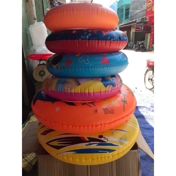 Những bậc cha mẹ đã trải nghiệm thực tế thường nói rằng: “Nếu bé không cảm thấy ổn định, mình sẽ bỏ qua vẻ đẹp của phao và chọn một chiếc khác”. (Ảnh 3) Những bậc cha mẹ đã trải nghiệm thực tế thường nói rằng: “Nếu bé không cảm thấy ổn định, mình sẽ bỏ qua vẻ đẹp của phao và chọn một chiếc khác”. (Ảnh 3)
