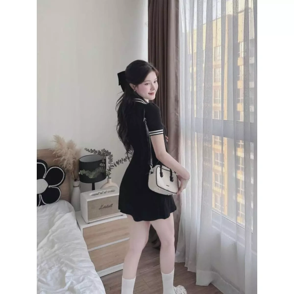 Chiếc Váy nữ sang chảnh dáng ôm cổ bẻ tay ngắn phối nút phong cách Hàn Quốc (mã HCOM25842) mang đến thiết kế hiện đại, tôn dáng nhưng cũng có những yếu tố có thể gây hạn chế trong các buổi tiệc năng động. (Ảnh 4) Chiếc Váy nữ sang chảnh dáng ôm cổ bẻ tay ngắn phối nút phong cách Hàn Quốc (mã HCOM25842) mang đến thiết kế hiện đại, tôn dáng nhưng cũng có những yếu tố có thể gây hạn chế trong các buổi tiệc năng động. (Ảnh 4)