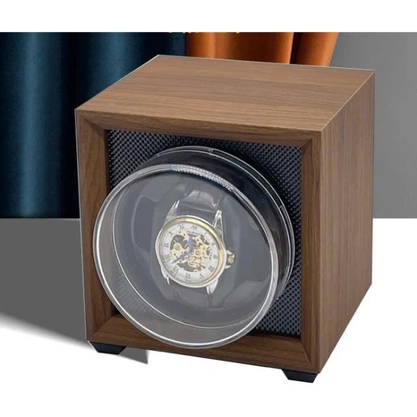 Với những tiêu chí trên, Hộp xoay đồng hồ cơ - Watch Winder trở thành một lựa chọn hợp lý cho những người đam mê đồng hồ cơ muốn duy trì độ hoạt động liên tục mà không lo về những bất ngờ không mong muốn. (Ảnh 5) Với những tiêu chí trên, Hộp xoay đồng hồ cơ - Watch Winder trở thành một lựa chọn hợp lý cho những người đam mê đồng hồ cơ muốn duy trì độ hoạt động liên tục mà không lo về những bất ngờ không mong muốn. (Ảnh 5)