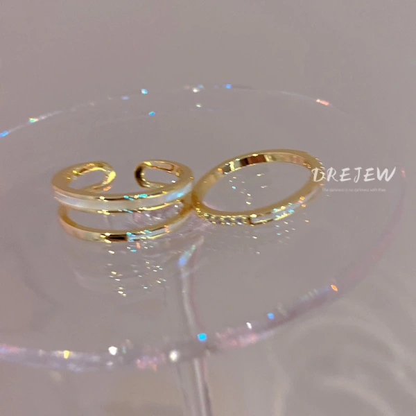 Một trong những yếu tố gây bất ngờ lớn nhất là cách thiết kế hai lớp giúp giảm độ trượt trên da. (Ảnh 2) Một trong những yếu tố gây bất ngờ lớn nhất là cách thiết kế hai lớp giúp giảm độ trượt trên da. (Ảnh 2)