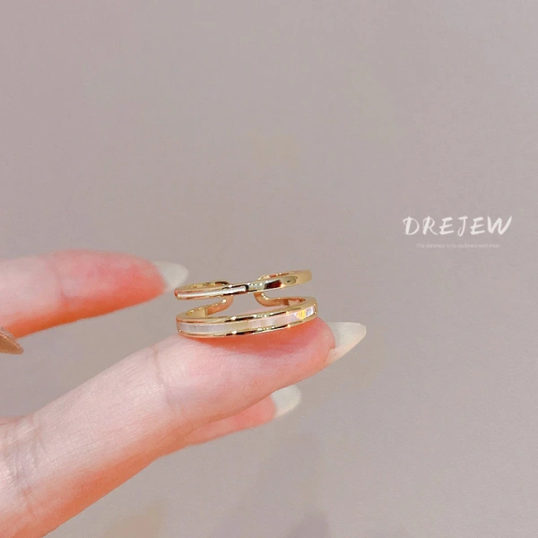 Trong số những mẫu nhẫn nhẹ nhàng hiện nay, Nhẫn DREJEW mở hai lớp zircon được thiết kế phù hợp phong cách “ins” nhẹ nhàng sang trọng cao cấp. (Ảnh 4) Trong số những mẫu nhẫn nhẹ nhàng hiện nay, Nhẫn DREJEW mở hai lớp zircon được thiết kế phù hợp phong cách “ins” nhẹ nhàng sang trọng cao cấp. (Ảnh 4)