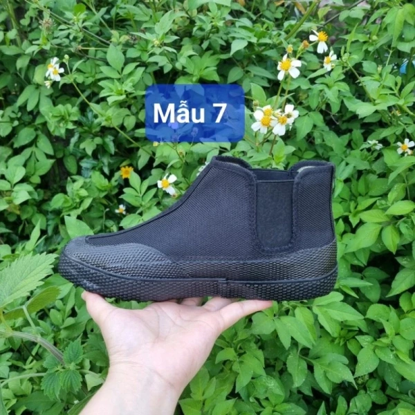 Trong môi trường sản xuất công nghiệp hoặc xây dựng, mỗi phút mất thời gian do chấn thương nhẹ, trượt ngã hoặc khó khăn trong việc di chuyển có thể khiến toàn bộ dây chuyền bị gián đoạn. (Ảnh 3) Trong môi trường sản xuất công nghiệp hoặc xây dựng, mỗi phút mất thời gian do chấn thương nhẹ, trượt ngã hoặc khó khăn trong việc di chuyển có thể khiến toàn bộ dây chuyền bị gián đoạn. (Ảnh 3)