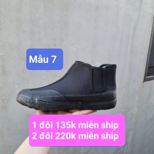 Thay vì phải mua nhiều đôi giày cho từng công việc khác nhau (đi rừng, làm vườn, đi máy móc), một đôi giày đa năng với thiết kế cổ bo chun và đế cao su chất lượng cao có thể đáp ứng đa dạng nhu cầu. (Ảnh 4) Thay vì phải mua nhiều đôi giày cho từng công việc khác nhau (đi rừng, làm vườn, đi máy móc), một đôi giày đa năng với thiết kế cổ bo chun và đế cao su chất lượng cao có thể đáp ứng đa dạng nhu cầu. (Ảnh 4)
