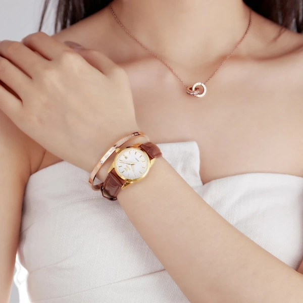 Dây da thường bị cho là không phù hợp với tính năng chống nước, nhưng thực tế lại ngược lại khi được thiết kế đúng tiêu chuẩn. (Ảnh 2) Dây da thường bị cho là không phù hợp với tính năng chống nước, nhưng thực tế lại ngược lại khi được thiết kế đúng tiêu chuẩn. (Ảnh 2)