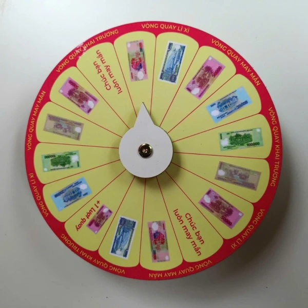 Trên thị trường hiện nay, có sẵn những mẫu vòng quay được thiết kế tối ưu, chẳng hạn như vòng quay may mắn 16 ô, đường kính 25 cm, cao 7 cm được bán với mức giá ưu đãi 79.000 VND (giá gốc 96.380 VND). (Ảnh 5) Trên thị trường hiện nay, có sẵn những mẫu vòng quay được thiết kế tối ưu, chẳng hạn như vòng quay may mắn 16 ô, đường kính 25 cm, cao 7 cm được bán với mức giá ưu đãi 79.000 VND (giá gốc 96.380 VND). (Ảnh 5)
