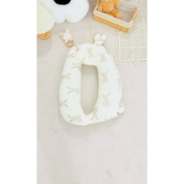 So với các sản phẩm trên, gối chữ U – đặc biệt là phiên bản Gối Chữ U Hình Thỏ Đa Năng Cho Bé Sơ Sinh Cao Cấp – mang lại sự cân bằng tốt hơn giữa độ mềm, hỗ trợ tư thế và tính đa năng, đồng thời giá cả vẫn nằm trong mức chấp nhận được cho các gia đình. (Ảnh 5) So với các sản phẩm trên, gối chữ U – đặc biệt là phiên bản Gối Chữ U Hình Thỏ Đa Năng Cho Bé Sơ Sinh Cao Cấp – mang lại sự cân bằng tốt hơn giữa độ mềm, hỗ trợ tư thế và tính đa năng, đồng thời giá cả vẫn nằm trong mức chấp nhận được cho các gia đình. (Ảnh 5)