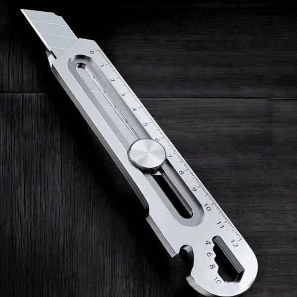 Hai chức năng vặn vít và vặn ốc lục giác là “điểm cộng” quan trọng cho các công việc DIY hoặc sửa chữa nhanh tại văn phòng. (Ảnh 3)