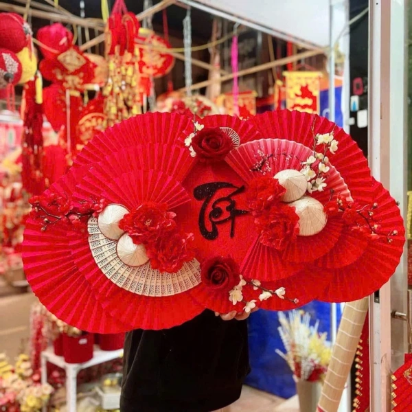 Những chi tiết nhỏ của giấy gấp quạt trang trí Tết mà mọi gia đình thường bỏ qua - Ảnh 1 Những chi tiết nhỏ của giấy gấp quạt trang trí Tết mà mọi gia đình thường bỏ qua - Ảnh 1