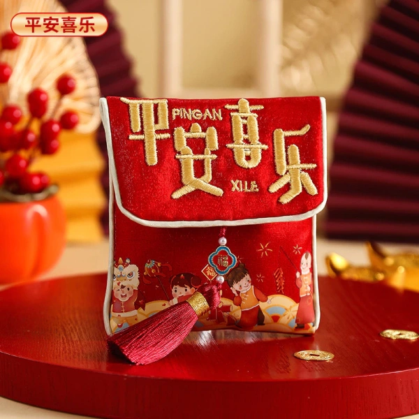 Những chi tiết nhỏ của túi vải đỏ mà cha mẹ thường bỏ qua tới Tết - Ảnh 1 Những chi tiết nhỏ của túi vải đỏ mà cha mẹ thường bỏ qua tới Tết - Ảnh 1
