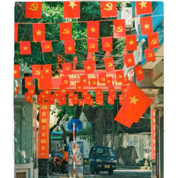 Những chi tiết nhỏ khi treo cờ dây trong ngày Tết mà ít người để ý - Ảnh 3 Những chi tiết nhỏ khi treo cờ dây trong ngày Tết mà ít người để ý - Ảnh 3