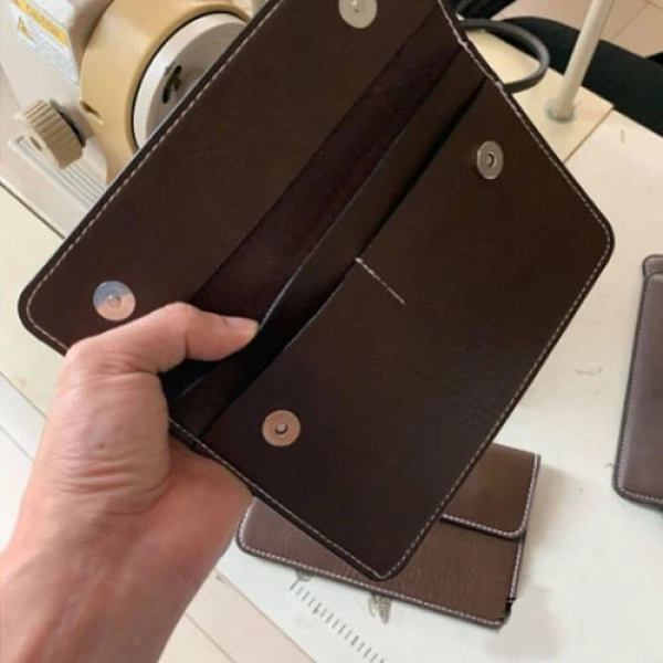 Thói quen lái xe không chỉ ảnh hưởng đến an toàn giao thông mà còn tới việc bảo quản giấy tờ. (Ảnh 3)