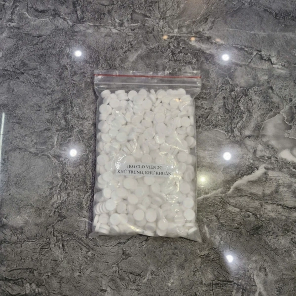 Trên thị trường hiện nay, Clo viên 2 g tan nhanh là một trong những giải pháp tiện lợi cho bể bơi gia đình, bể phao và bể bạt. (Ảnh 5)