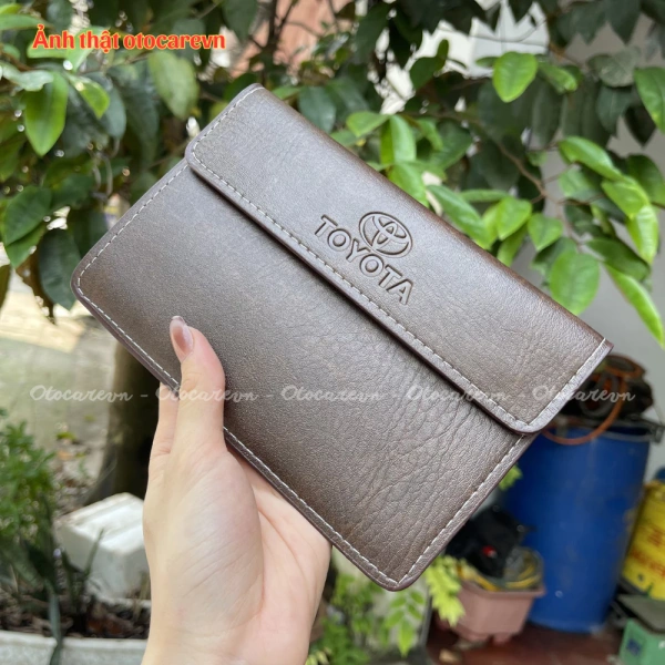 Những chi tiết nhỏ trong ví da đựng giấy tờ xe thường bị bỏ qua cho tới khi giấy đăng ký bị nhàu. - Ảnh 4 Những chi tiết nhỏ trong ví da đựng giấy tờ xe thường bị bỏ qua cho tới khi giấy đăng ký bị nhàu. - Ảnh 4