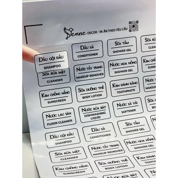 Hầu hết các bộ nhãn dán tuýp chiết cung cấp hai phiên bản màu sắc: chữ đen trên nền trong suốt và chữ trắng trên nền đen. (Ảnh 3) Hầu hết các bộ nhãn dán tuýp chiết cung cấp hai phiên bản màu sắc: chữ đen trên nền trong suốt và chữ trắng trên nền đen. (Ảnh 3)