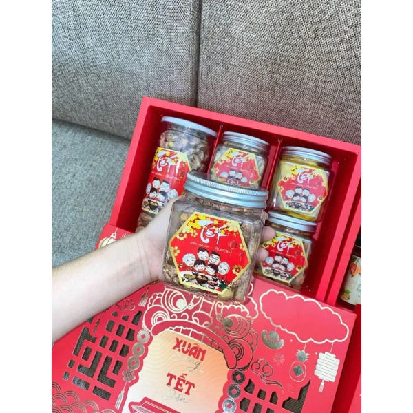 Đối với các sản phẩm có thời hạn bảo quản (như rượu, thực phẩm khô), việc in “Hướng dẫn bảo quản” ngắn gọn nhưng đầy đủ là điều rất đáng trân trọng. (Ảnh 3)