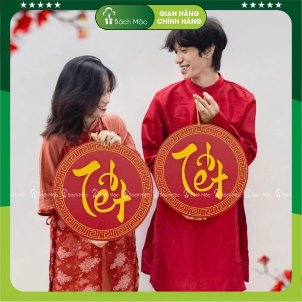 Không phải mọi vật trang trí đều ảnh hưởng đến ánh sáng phòng; tuy nhiên, mặt gỗ và màu sắc in UV không thấm nước thường có độ phản quang nhẹ, giúp ánh sáng tự nhiên lan tỏa đồng đều hơn, giảm bóng tối “đổ” ở các góc tối. (Ảnh 2)