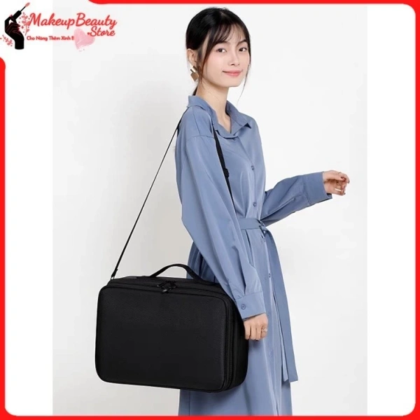 Nhiều cặp đeo chéo sử dụng form mềm mại để tăng tính linh hoạt, nhưng lại thiếu sự bảo vệ cần thiết cho các đồ dùng nặng như máy hâm gel, bộ đèn UV, hoặc bộ dụng cụ nail cứng. (Ảnh 2)