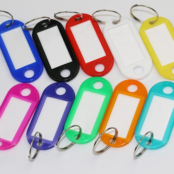 Trong khi thị trường đầy ắp các loại sticker, băng dán phản quang, hay thiết bị GPS, thẻ gắn móc chìa khóa lại mang lại một lợi thế độc đáo: độ tiện lợi và chi phí tối thiểu. (Ảnh 3)