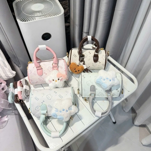 Trong một vài trường hợp, người dùng thậm chí đã thấy các khuy cầm hoặc đường may bị “đứt gãy” sau khi chỉ sử dụng trong một tháng. (Ảnh 3)