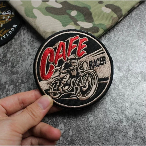 Những phút giây bất ngờ khi một mảnh hình dán off‑road biến chiếc ba lô thường ngày thành điểm nhấn cho hành trình phượt - Ảnh 2