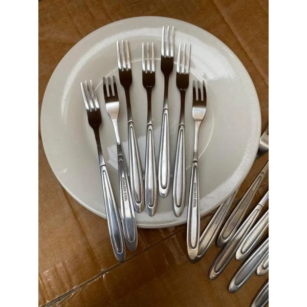 Đã có một số khách sạn tại Hà Nội và Đà Nẵng thử nghiệm sử dụng Set 12 nĩa inox mini siêu dài 13,5 cm. (Ảnh 3)
