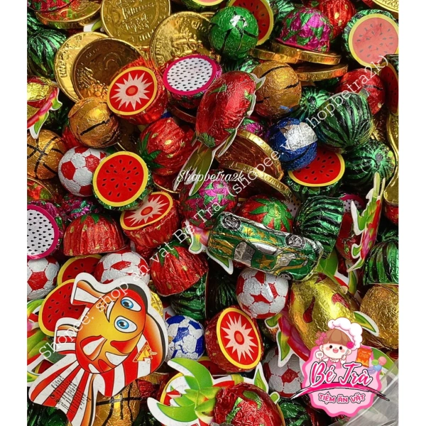 Socola tan nhẹ sẽ ngấm vào những miếng dâu tây hoặc kiwi, tạo ra một lớp vỏ socola ngọt ngào. (Ảnh 4) Socola tan nhẹ sẽ ngấm vào những miếng dâu tây hoặc kiwi, tạo ra một lớp vỏ socola ngọt ngào. (Ảnh 4)