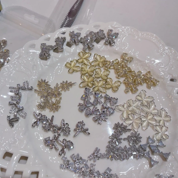 Mặc dù công nghệ mạ điện đã tối ưu độ bền, nhưng người dùng vẫn cần thực hiện một số bước chăm sóc để kéo dài tuổi thọ. (Ảnh 3) Mặc dù công nghệ mạ điện đã tối ưu độ bền, nhưng người dùng vẫn cần thực hiện một số bước chăm sóc để kéo dài tuổi thọ. (Ảnh 3)