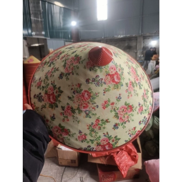 Nón lá nhựa lót giấy bạc chặn nắng mưa hiệu quả, nhưng độ thoáng khí lại là chi tiết mà ít người để ý - Ảnh 5 Nón lá nhựa lót giấy bạc chặn nắng mưa hiệu quả, nhưng độ thoáng khí lại là chi tiết mà ít người để ý - Ảnh 5