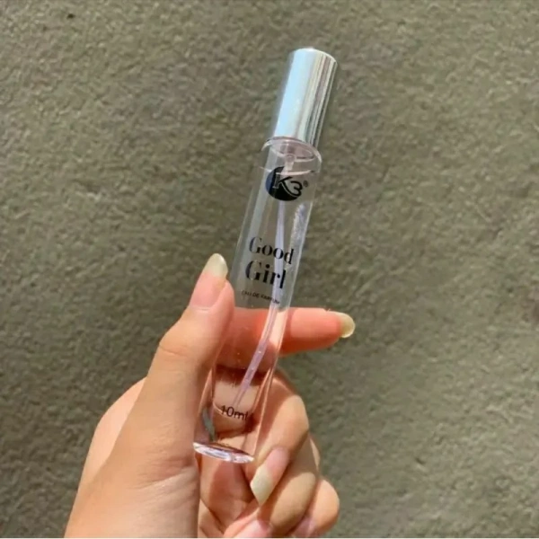 Good Girl là một trong những mùi hương được nhiều phụ nữ yêu thích, không chỉ vì thiết kế chai sang trọng mà còn bởi hương thơm đa tầng, phù hợp với nhiều dịp. (Ảnh 4) Good Girl là một trong những mùi hương được nhiều phụ nữ yêu thích, không chỉ vì thiết kế chai sang trọng mà còn bởi hương thơm đa tầng, phù hợp với nhiều dịp. (Ảnh 4)
