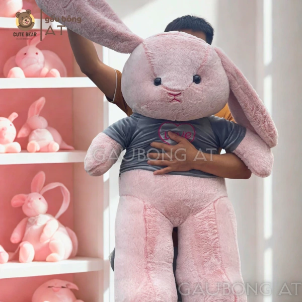 Trong quá trình tìm kiếm một chú gấu bông thỏ phù hợp, SHOP MỚI BÁN RẺ đã giới thiệu mẫu Gấu Bông Thỏ Bunny Tai Dài Lông Tuyết với nhiều dung tích linh hoạt từ 80 cm đến 120 cm, phù hợp với mọi không gian phòng khách. (Ảnh 5)