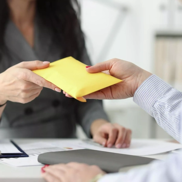 Có một số phương án thay thế phong bì tiền mini như túi vải có khóa kéo, hộc đựng tiền điện tử hay các ứng dụng quản lý chi tiêu trên điện thoại. (Ảnh 5) Có một số phương án thay thế phong bì tiền mini như túi vải có khóa kéo, hộc đựng tiền điện tử hay các ứng dụng quản lý chi tiêu trên điện thoại. (Ảnh 5)