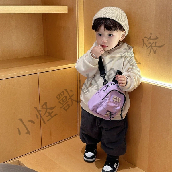Nếu bé thường mang theo sách giáo khoa, bộ đồ thí nghiệm đơn giản hoặc cần một bình nước lớn, túi mini vải Oxford sẽ nhanh chóng “đổ bể”. (Ảnh 3)