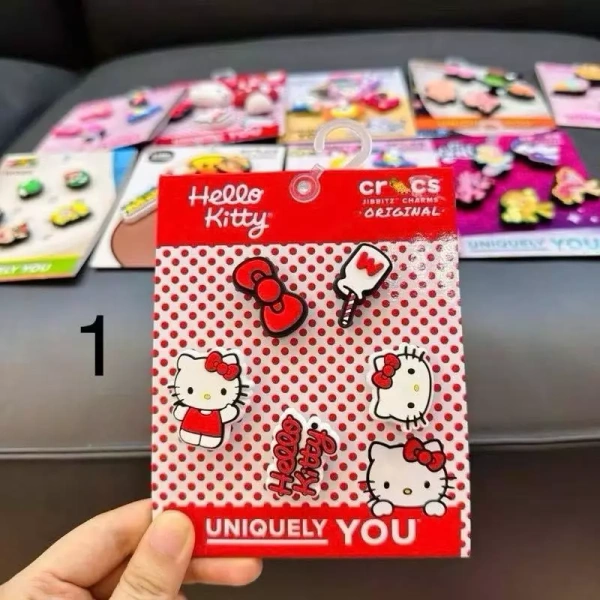 Phụ kiện gắn sục 4D dễ thương khiến việc phối đồ hàng ngày của phụ nữ trở nên bất ngờ phức tạp - Ảnh 1 Phụ kiện gắn sục 4D dễ thương khiến việc phối đồ hàng ngày của phụ nữ trở nên bất ngờ phức tạp - Ảnh 1
