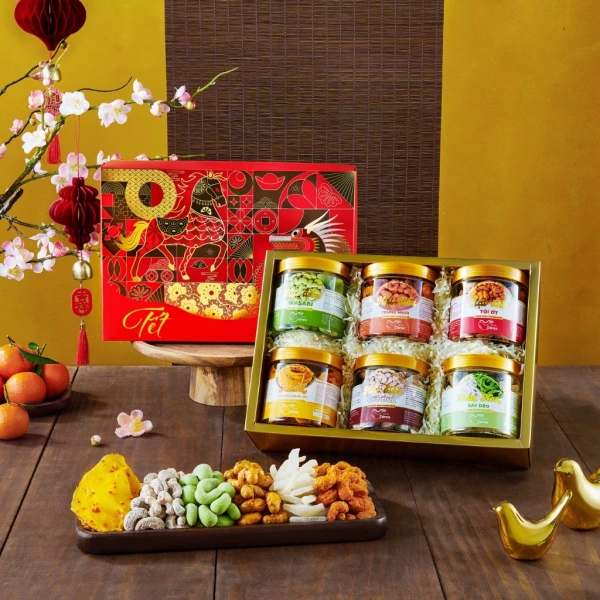 Sự kết hợp hạt điều + mứt trái cây đem lại một “độ sâu” chưa từng thấy ở những món quà Tết truyền thống. (Ảnh 3) Sự kết hợp hạt điều + mứt trái cây đem lại một “độ sâu” chưa từng thấy ở những món quà Tết truyền thống. (Ảnh 3)
