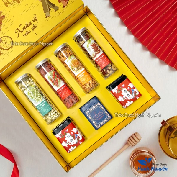Với “Song Mã Phi Vân”, nhà cung cấp đã nêu rõ các cam kết bảo hành và chính sách đổi trả, giúp người mua yên tâm hơn khi quyết định đặt mua qua đường link: Hộp quà tết Song Mã Phi Vân. (Ảnh 5) Với “Song Mã Phi Vân”, nhà cung cấp đã nêu rõ các cam kết bảo hành và chính sách đổi trả, giúp người mua yên tâm hơn khi quyết định đặt mua qua đường link: Hộp quà tết Song Mã Phi Vân. (Ảnh 5)