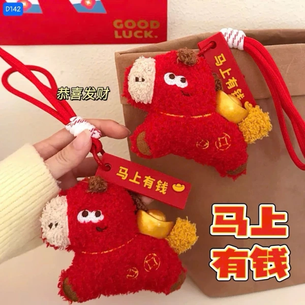 Một trong những lựa chọn vừa thời trang vừa thực dụng là Móc Khoá Dây Ngựa Len Đỏ - Mã Đáo Thành Công. (Ảnh 4) Một trong những lựa chọn vừa thời trang vừa thực dụng là Móc Khoá Dây Ngựa Len Đỏ - Mã Đáo Thành Công. (Ảnh 4)