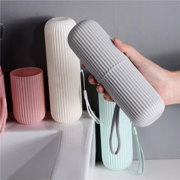 Khi không có hộp đựng, người ta thường dùng túi ni lông, túi zip hoặc thậm chí bỏ thẳng trong ngăn đồ ướt. (Ảnh 2) Khi không có hộp đựng, người ta thường dùng túi ni lông, túi zip hoặc thậm chí bỏ thẳng trong ngăn đồ ướt. (Ảnh 2)