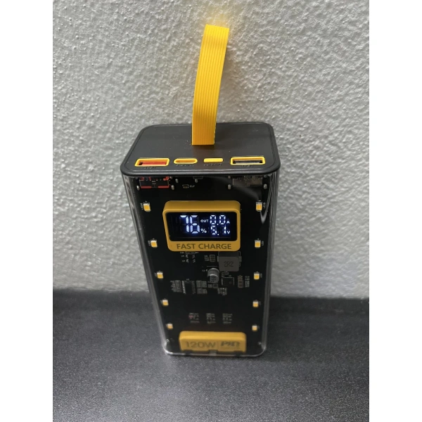 Sạc dự phòng trong suốt 30 000 mAh: khi việc lộ ra các đầu cắm bám bụi làm giảm hiệu suất sạc nhanh - Ảnh 1