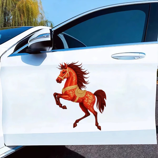 Thông thường, một decal trang trí thời vụ như Ngựa Tết được gỡ bỏ khi chuyển sang chủ mới, không để lại dấu vết keo. (Ảnh 5) Thông thường, một decal trang trí thời vụ như Ngựa Tết được gỡ bỏ khi chuyển sang chủ mới, không để lại dấu vết keo. (Ảnh 5)