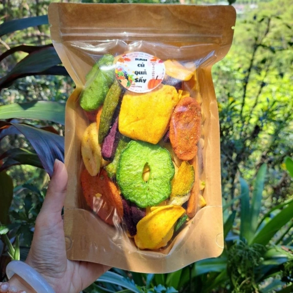 Trong bối cảnh người tiêu dùng ngày càng quan tâm tới sức khỏe, những sản phẩm “snack dinh dưỡng” như Thập Cẩm sấy giòn 500gr đang nhận được sự chú ý. (Ảnh 3) Trong bối cảnh người tiêu dùng ngày càng quan tâm tới sức khỏe, những sản phẩm “snack dinh dưỡng” như Thập Cẩm sấy giòn 500gr đang nhận được sự chú ý. (Ảnh 3)