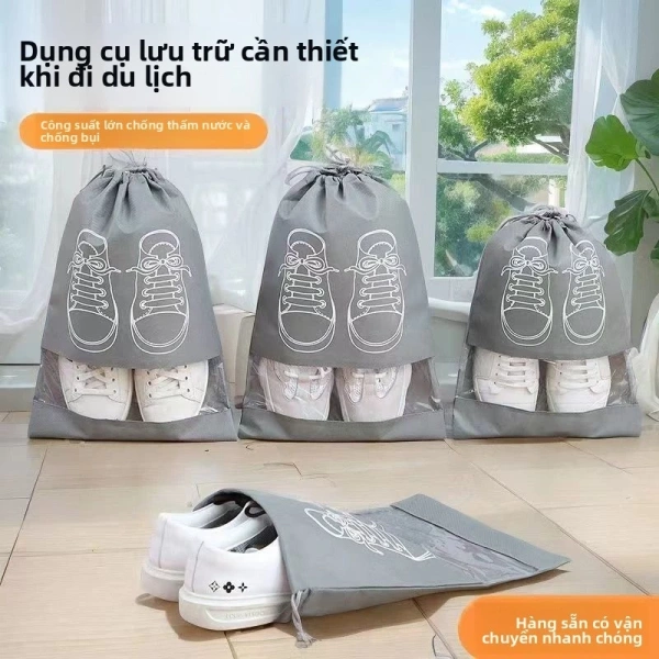 Sau mỗi chuyến du lịch, đặt giày vào túi kéo chống bụi và ẩm giúp duy trì độ mới của chúng - Ảnh 1